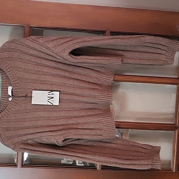 Zara Sweaters - Zara crop sweater